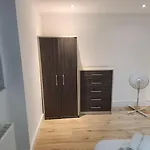 Southwark & City Apt 3B