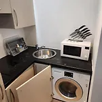 Southwark & City Apt 3B