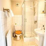 New Renovated Flat 6 Cricklewood London