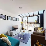 Stunning 2 Bed 2 Bath Apartment In Clerkenwell