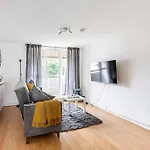 Modern & Cosy Flat In London