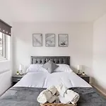 Modern & Cosy Flat In London