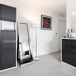 Stunning 2 Bed 2 Bath Apartment In Clerkenwell