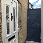 Cosy Self Contained Apartment With Private Bathroom 10 Mins To Wembley Stadium