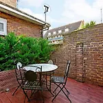 Bright 2 Bedroom House In Kennington