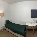 Small Studio Apartment - Quick Access To All Of London