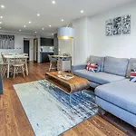 3 Bedrooms Close To Canning Town & Excel London