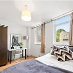 Warwick Avenue Hububb Stay