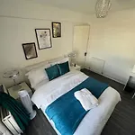 Luxury 1Bed Holiday Flat-10 Minutes From London Bridge & 3Mins Walk To Lewisham Dlr