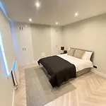 Luxury 2 Bed 1 Bath In Central London By Graceful Apartments