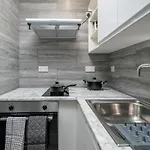 Spacious King Size 1Bed Flat In Leafy Suburb