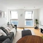 Renovated 2Br, 2Ba Near Hyde Park 1 Min From Tube