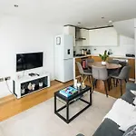 Renovated 2Br, 2Ba Near Hyde Park 1 Min From Tube