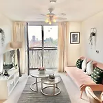 Central London Skyline View Highest Floor Service Apartment