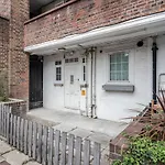 Cosy And Comfortable London Bridge Home