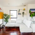 Modern Tower Hill Penthouse