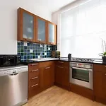 Cool Holland Park Apt Near Park