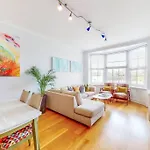 Vibrant And Sunny 2 Bedroom Apartment In Hyde Park