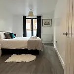 1 Bedroom Flat In Elephant And Castle Zone 1 London