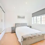 Premium Private Apartment Minutes To Central London
