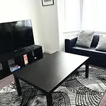 Entire 2-Bedroom Stylish Flat, Wembley Park