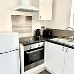 Entire 2-Bedroom Stylish Flat, Wembley Park