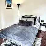 Entire 2-Bedroom Stylish Flat, Wembley Park