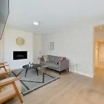 Prime Location: Modern Flat In Chelsea By Landin