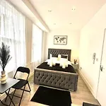 Finsbury Park Suites - Arsenal Stadium London
