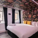 Fitzrovia Apartment 4