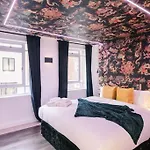 Fitzrovia Apartment 4