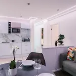 Fitzrovia Apartment 4