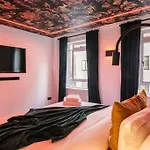 Fitzrovia Apartment 4