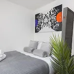 Modern Large Studio, 15 Mins Walk To Notting Hill