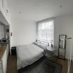 Charming Studio In London - 1 Person Only