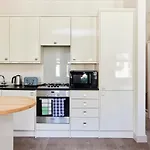 The Kilburn Crib - Stunning 3Bdr Flat