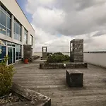 Spacious 3 Bed With City Views In Limehouse