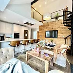 Happy And Cosy Stay