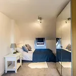 Fulham Fancy - Cosy 4 Bedroom Home With Garden Near Hammersmith And Fulham By The River !