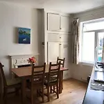 Spacious 3 Bed Room Flat In South West London