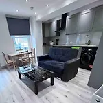 Flat 5 Crawford St, 1 Bedroom, 1 Bathroom Flat