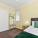 3Br Home/Fast Wi-Fi/ Quiet Road