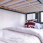 Quaint And Spacious Piccadilly Sleep 6 Vrd