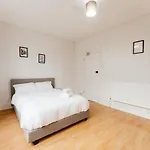 Great Rooms In Plaistow