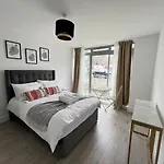 C5, Spacious 3 Bedroom Flat In Wembley