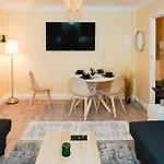 Hyde Park 1-Bedroom Apartments
