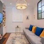 Whole House, Ensuite & Garden, 3 Bedrooms