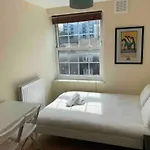 Aplacetostay Central London Apartment, Zone 1 Cam