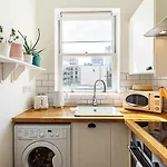 London Bridge Cosy Chic Your Perfect 1-Bed London Retreat