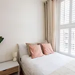 London Bridge Cosy Chic Your Perfect 1-Bed London Retreat